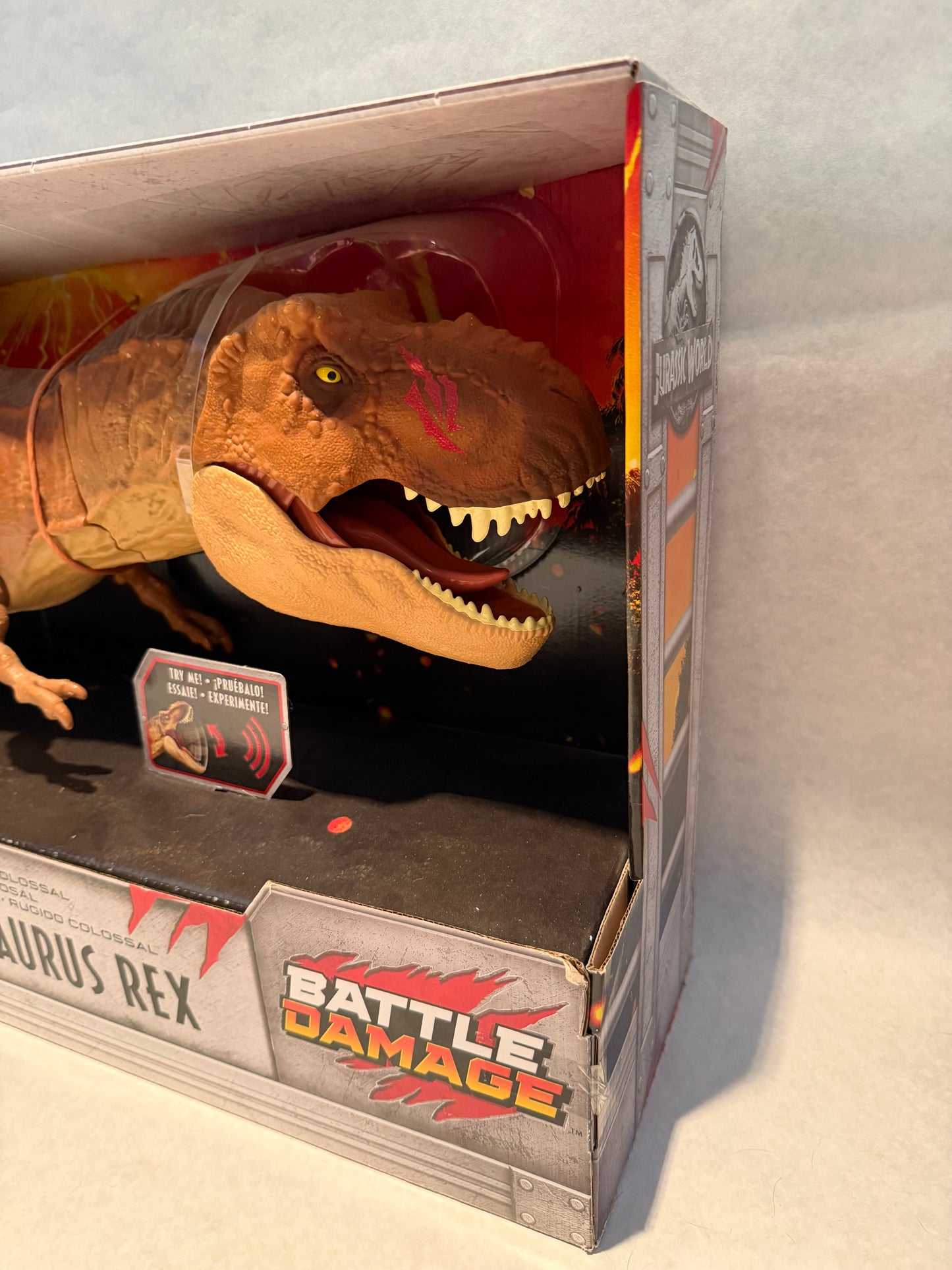 Jurassic World Tyranosaurus Rex Balltle Damage