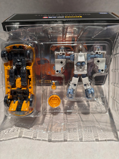 Transformers MP 21 Bumblebee and Spike